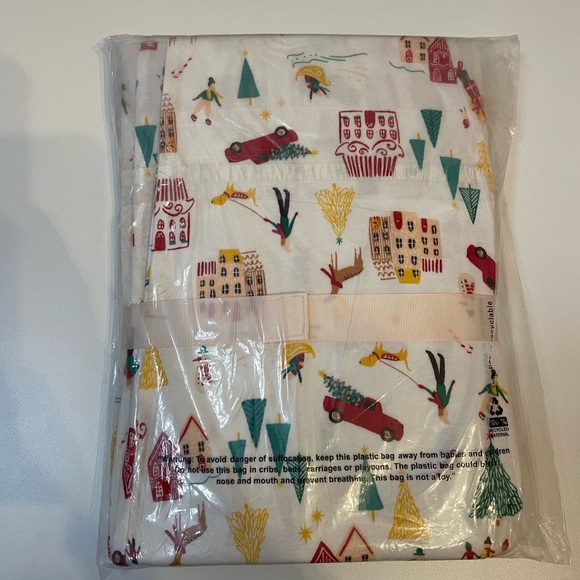 LC Lauren Conrad Holiday Village pjs - Picture 3 of 6